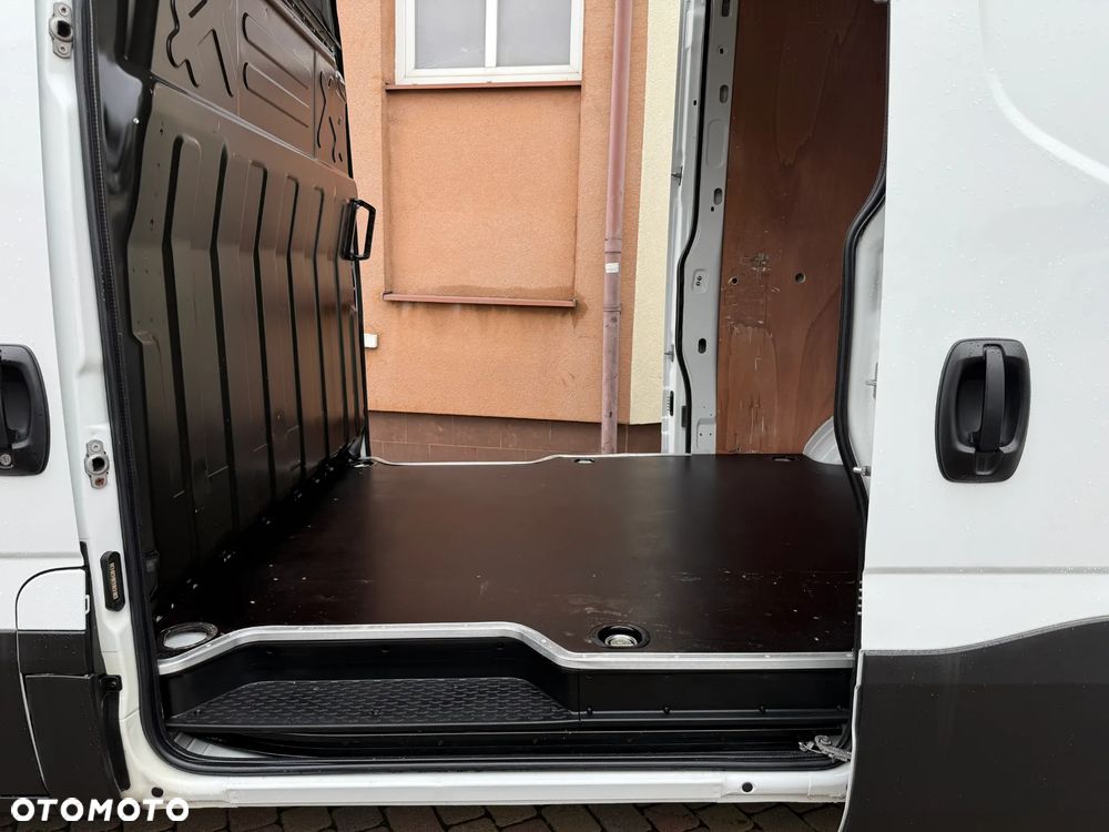 Iveco Daily L3H2 HI-MATIC - 16