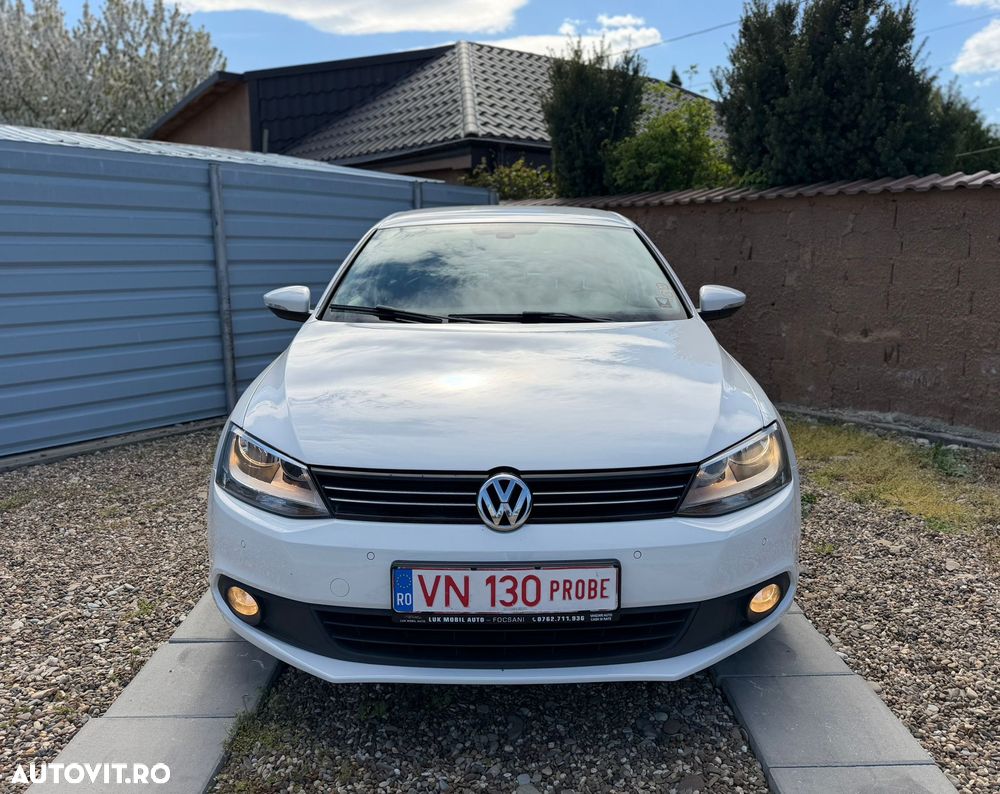 Volkswagen Jetta 2.0 TDI Highline - 9