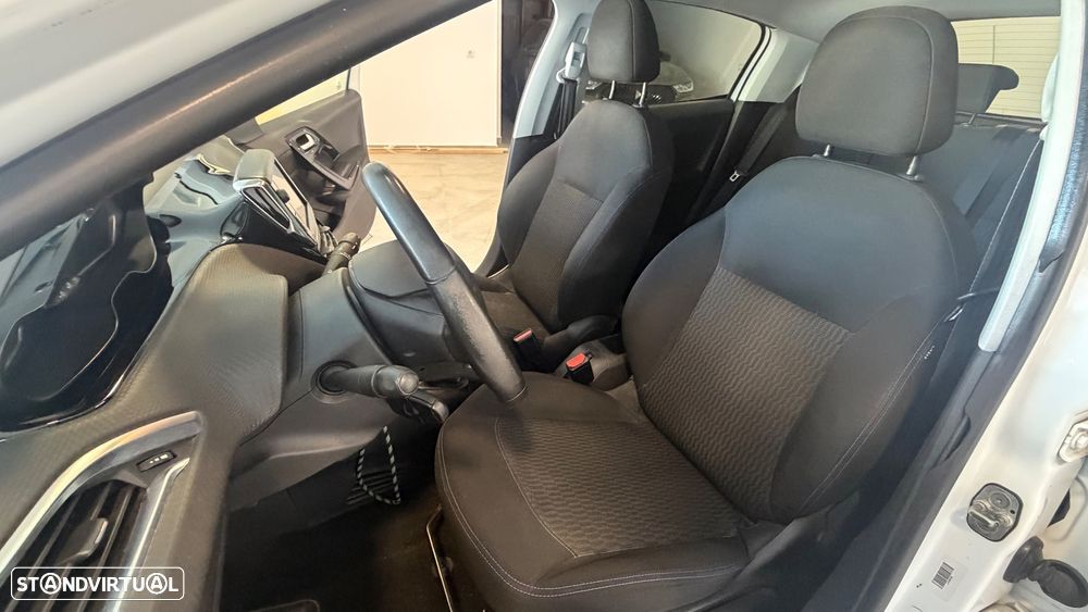 Peugeot 208 1.6 BlueHDi Style - 11