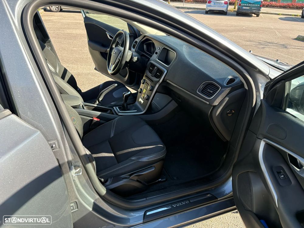 Volvo V40 2.0 D3 Momentum - 7