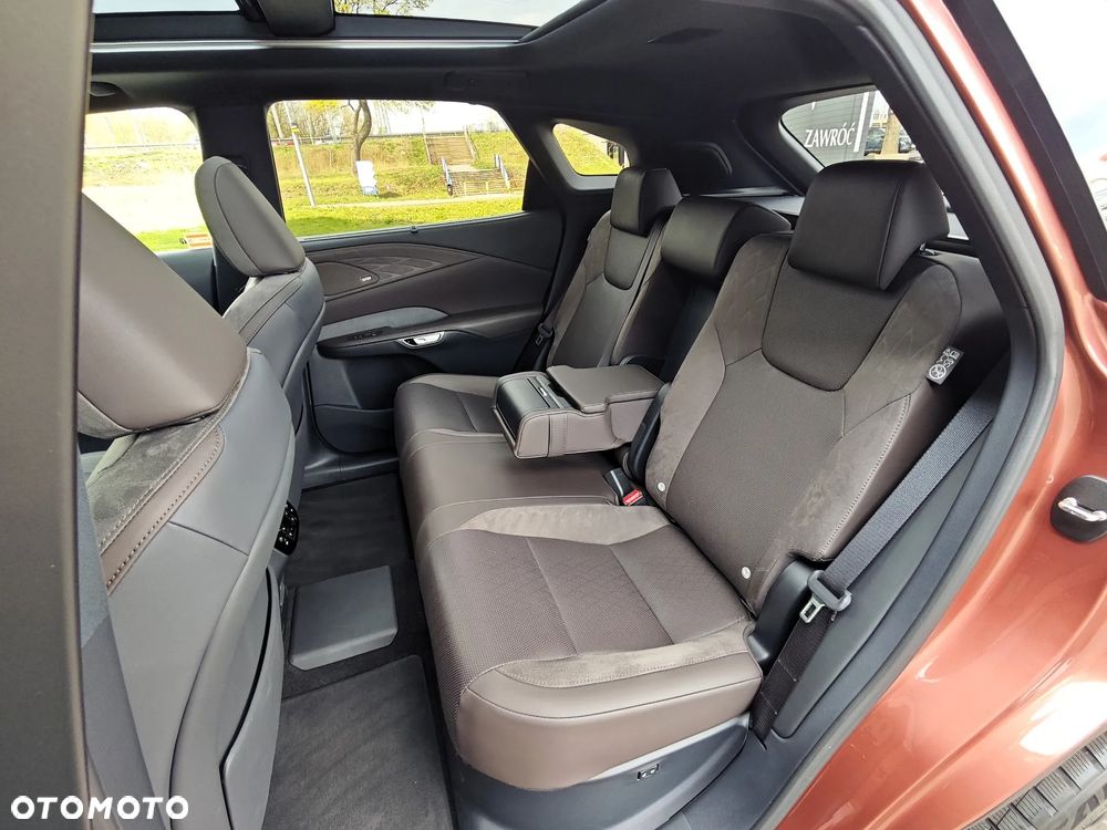 Lexus RX 450h+ Omotenashi - 13