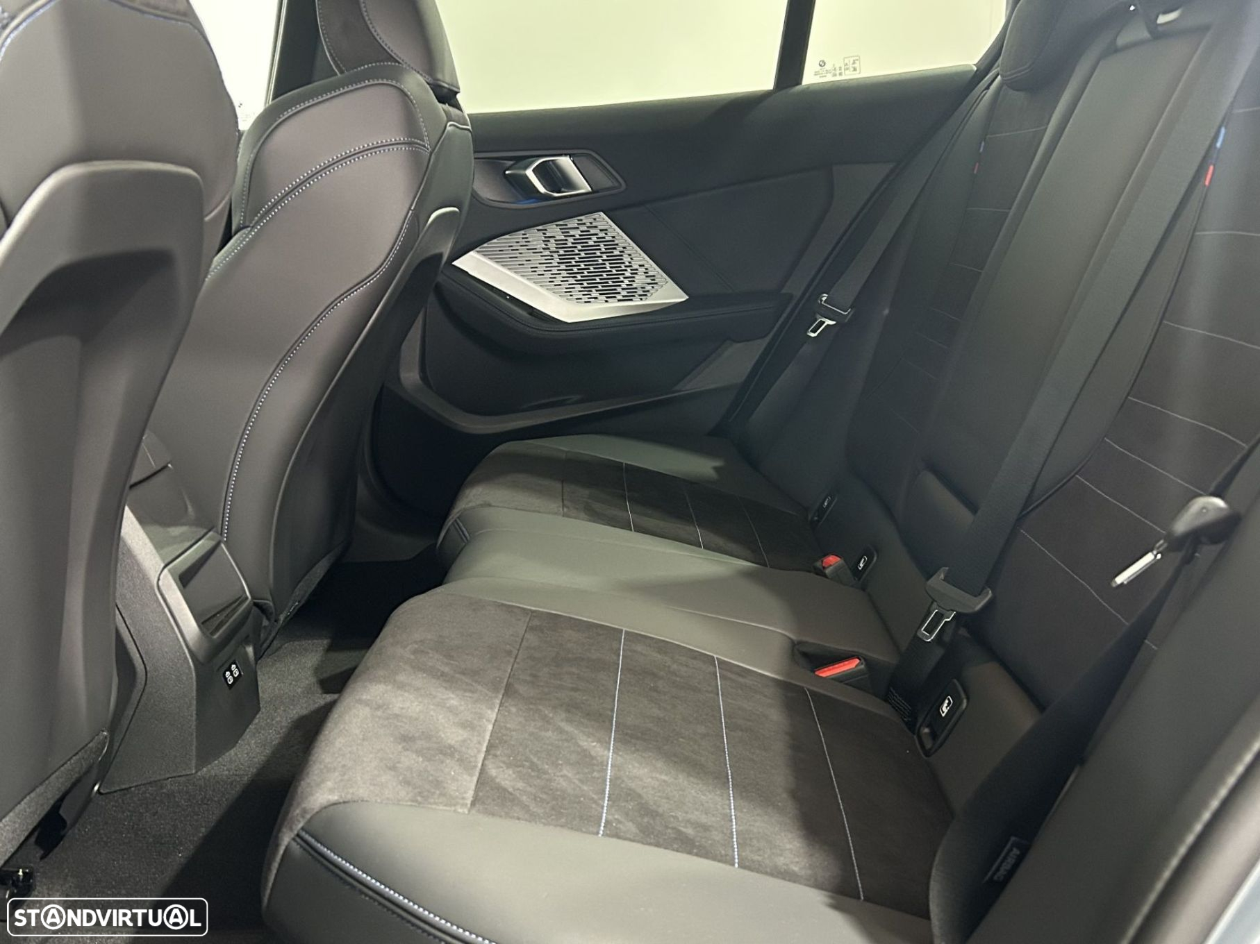 BMW 118 d Pack Desportivo M - 7