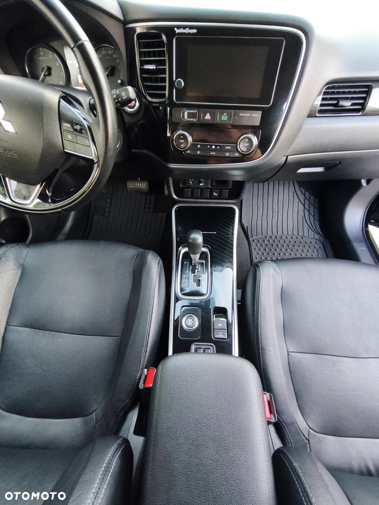 Mitsubishi Outlander - 13