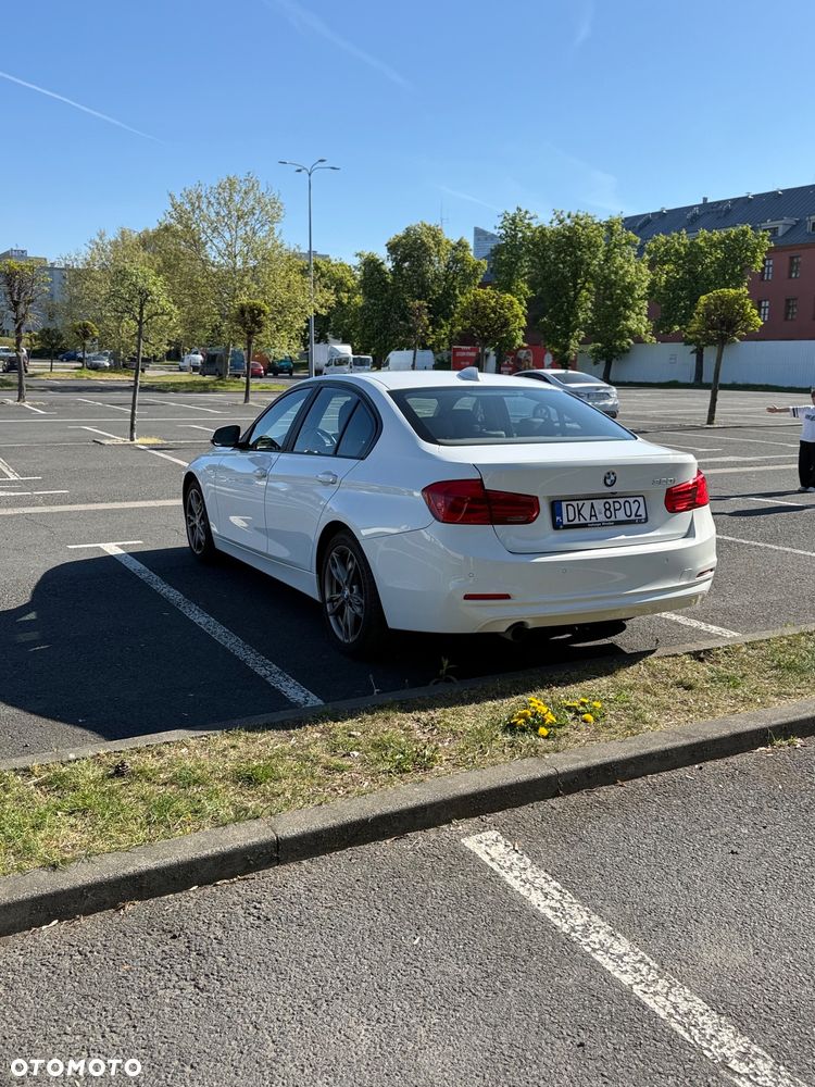 BMW Seria 3 320i - 9