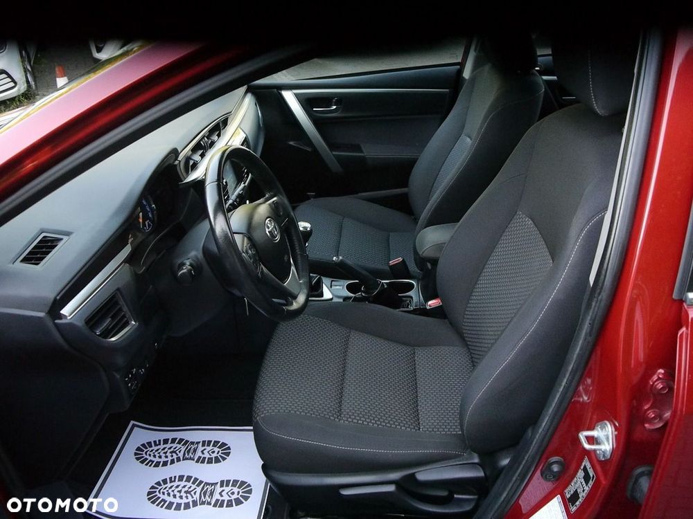 Toyota Corolla 1.6 Premium + - 29