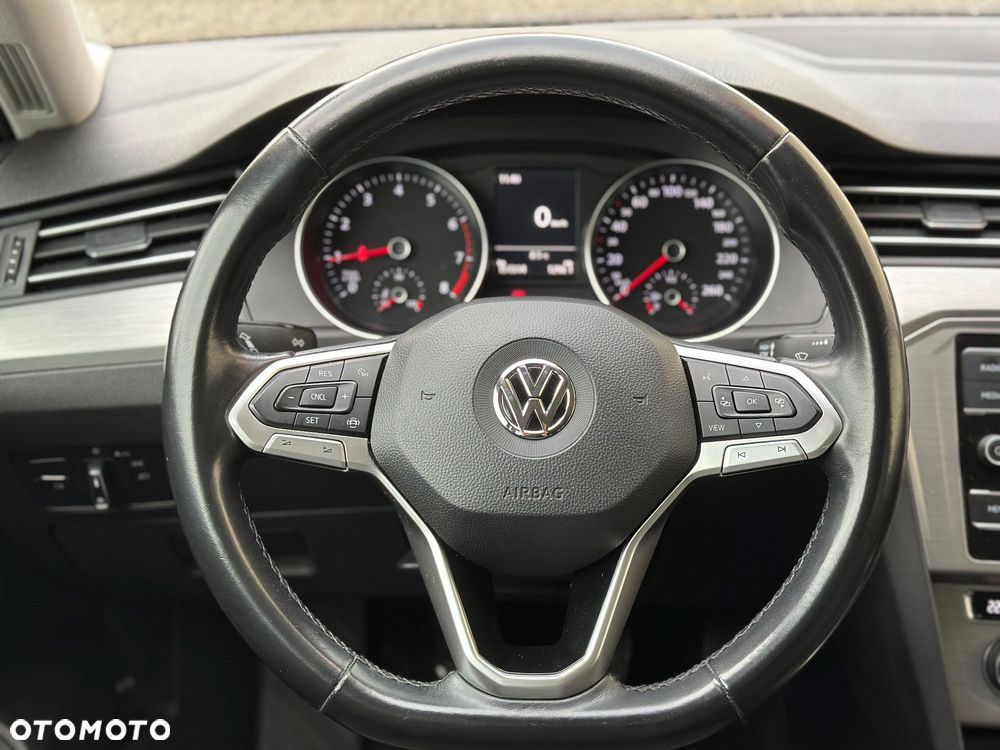 Volkswagen Passat - 10