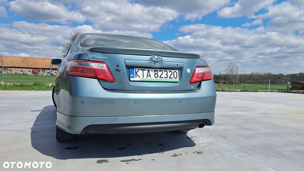 Toyota Camry - 4