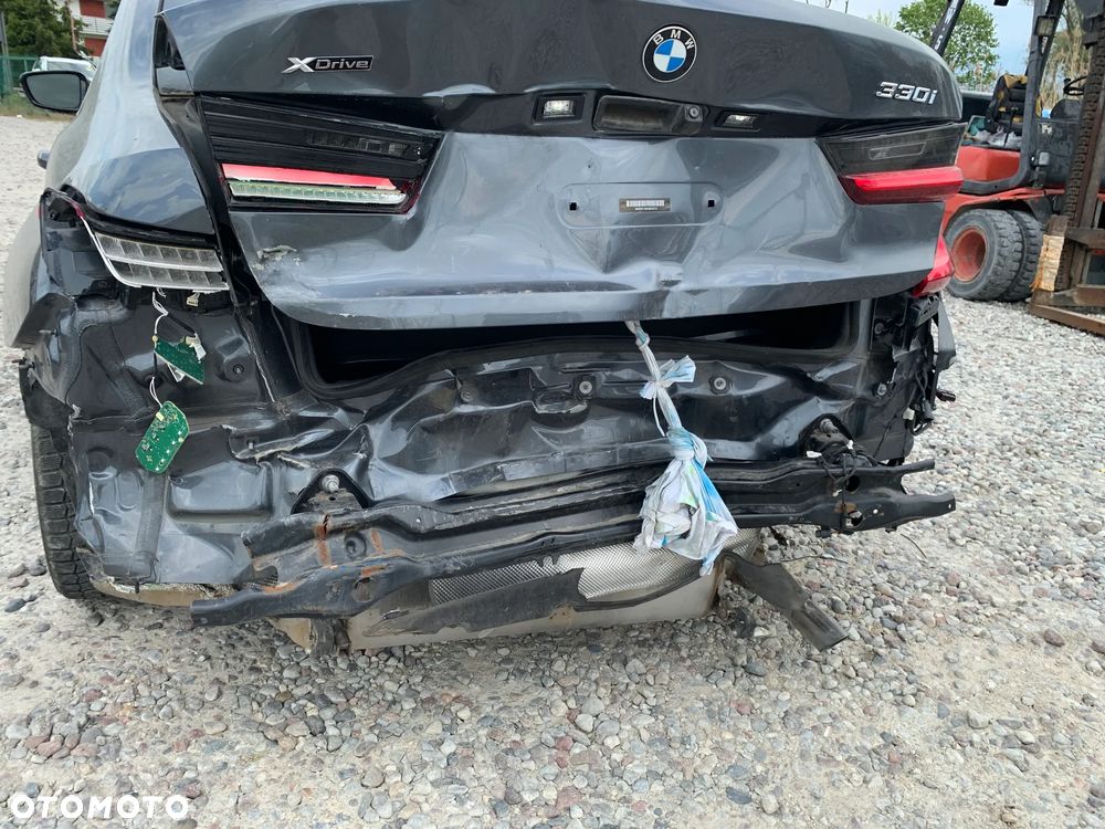 BMW Seria 3 330i xDrive - 10