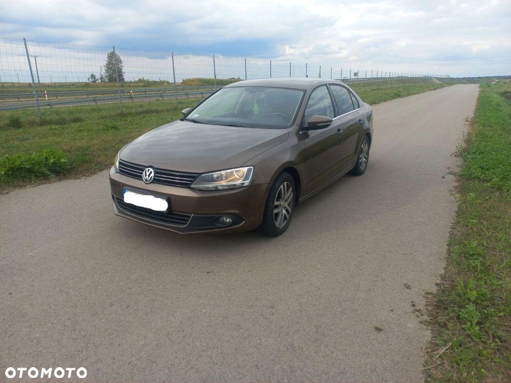 Volkswagen Jetta - 1