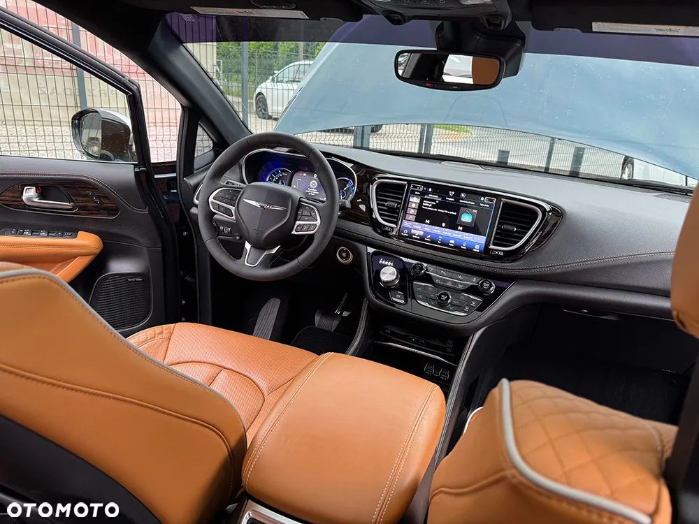 Chrysler Pacifica - 16