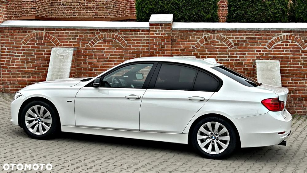 BMW Seria 3 320d Sport Line - 33