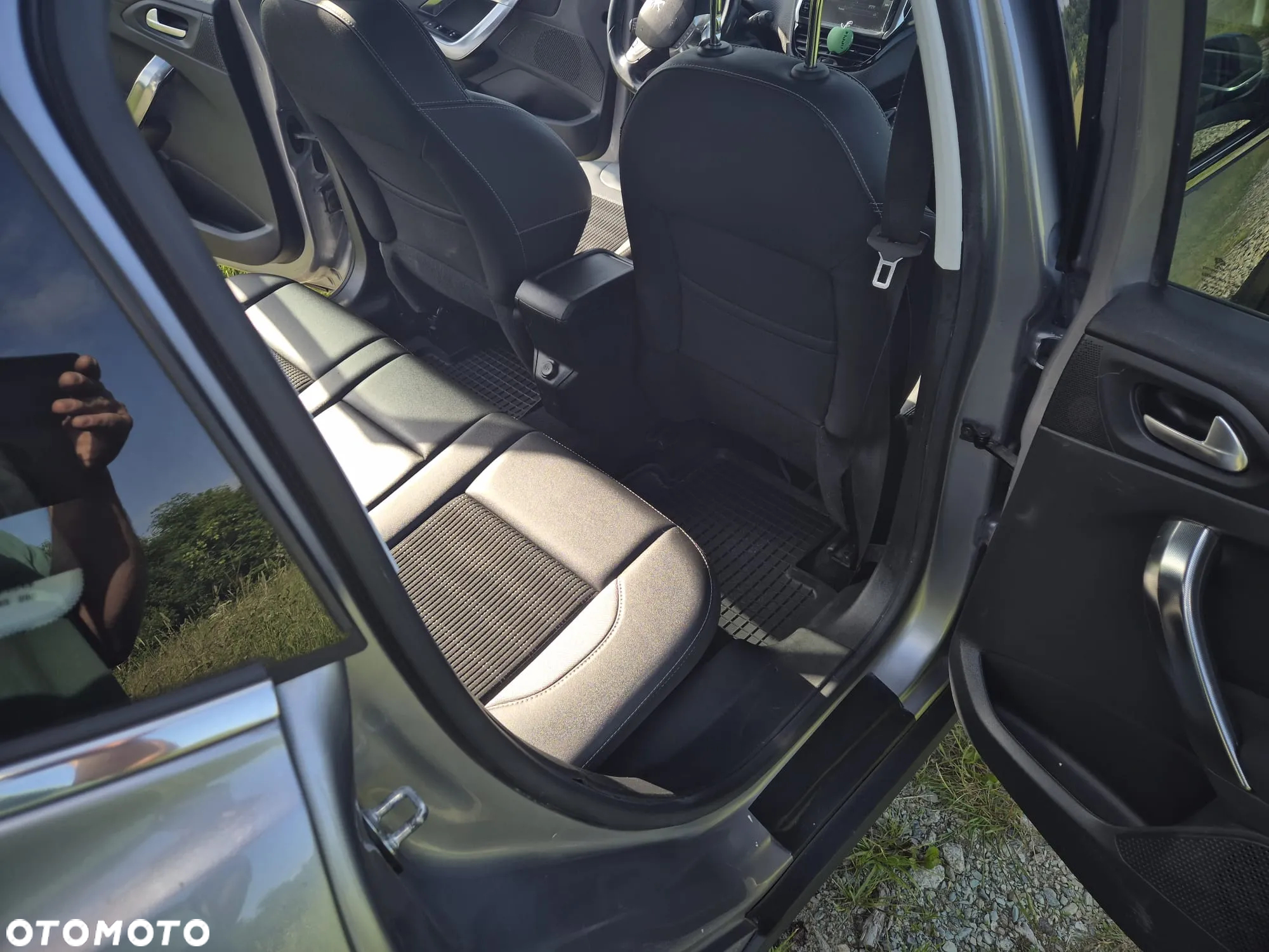 Peugeot 2008 1.2 Pure Tech Allure S&S - 11