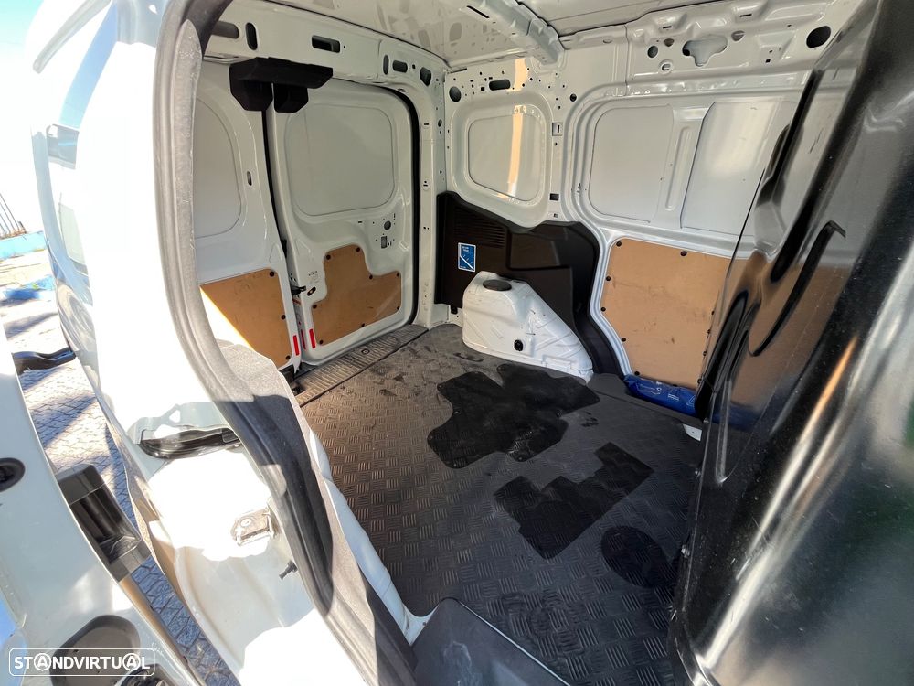 Ford Transit Courier - 20