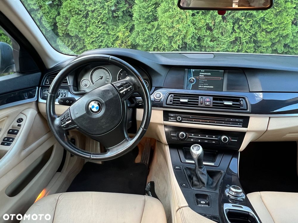 BMW Seria 5 523i - 8
