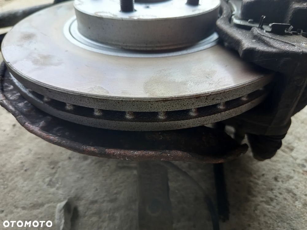 Toyota Avensis T25 1.8 tarcza zacisk piasta - 1