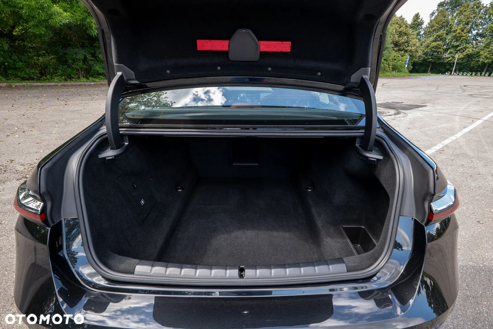 BMW Seria 7 750e xDrive - 10