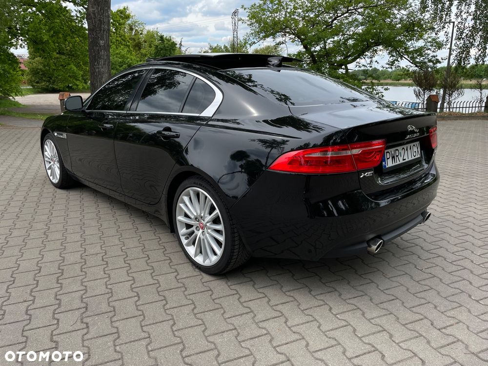 Jaguar XE 30t AWD Portfolio - 5