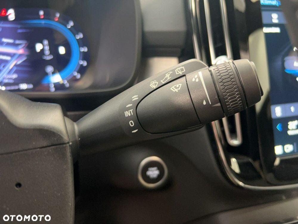 Volvo XC 40 B3 Core - 25