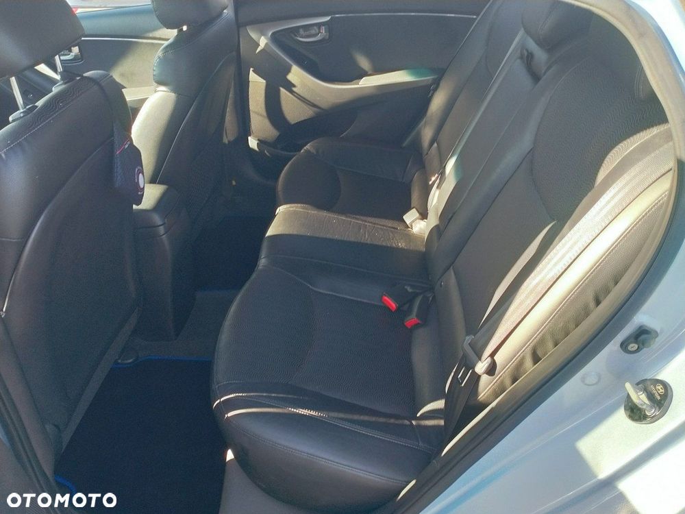Hyundai Elantra - 10