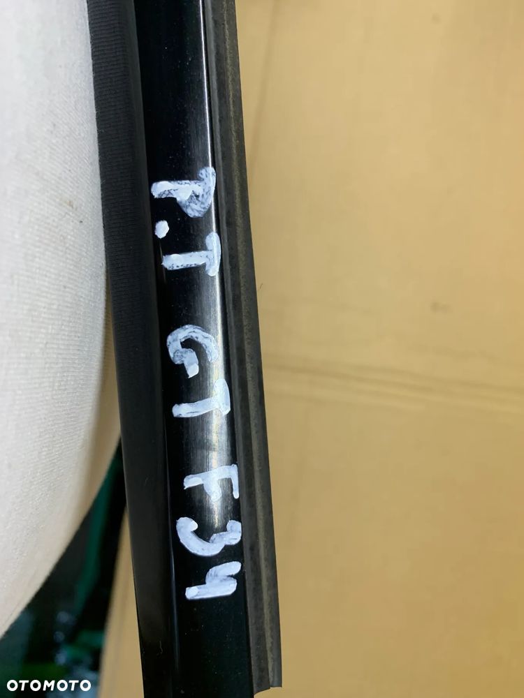 Listwa zgarniająca drzwi prawy tył BMW 3 GT F34 - 5