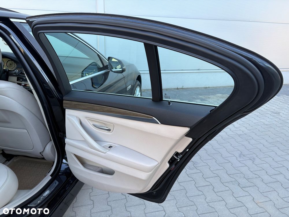 BMW Seria 5 520d xDrive Modern Line - 31