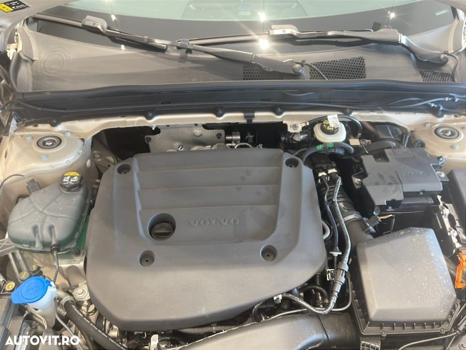 Volvo XC 40 B3 AT FWD MHEV Core - 20