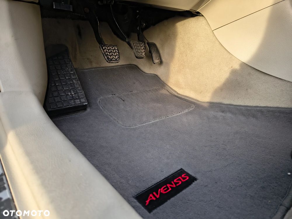 Toyota Avensis 2.0 D-4D Sol - 13