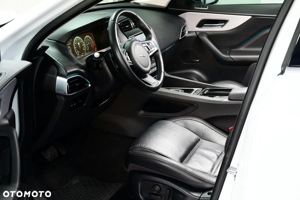 Jaguar F-Pace - 7