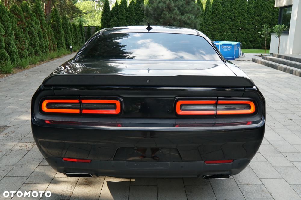 Dodge Challenger - 4