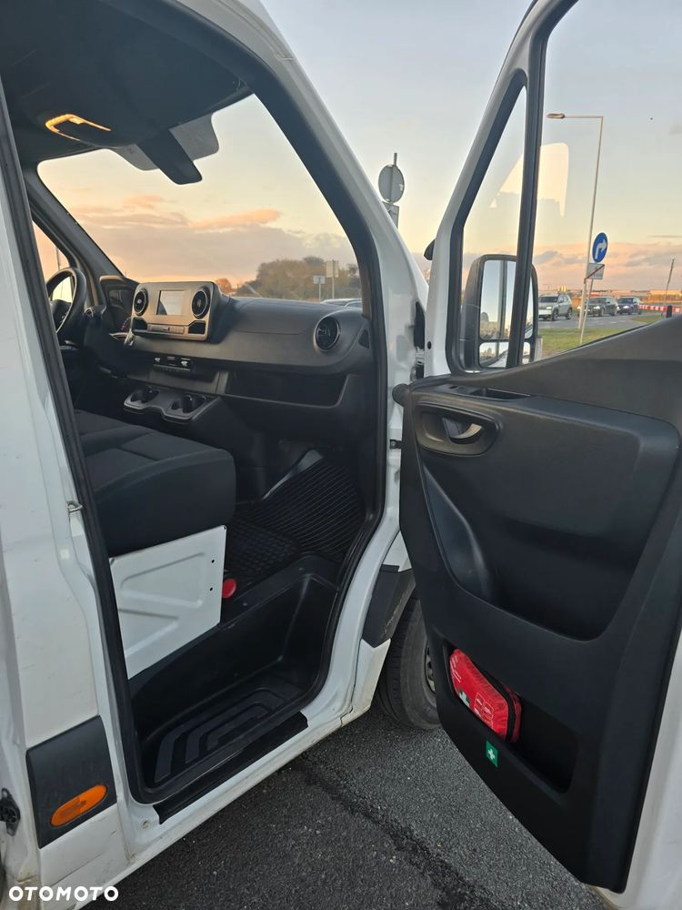 Mercedes-Benz Sprinter - 8