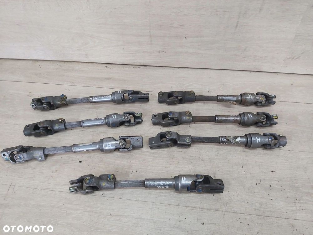 TOYOTA Avensis T25 03-08 r krzyżak kolumny kierowniczej wspomaganie hydraul - 1