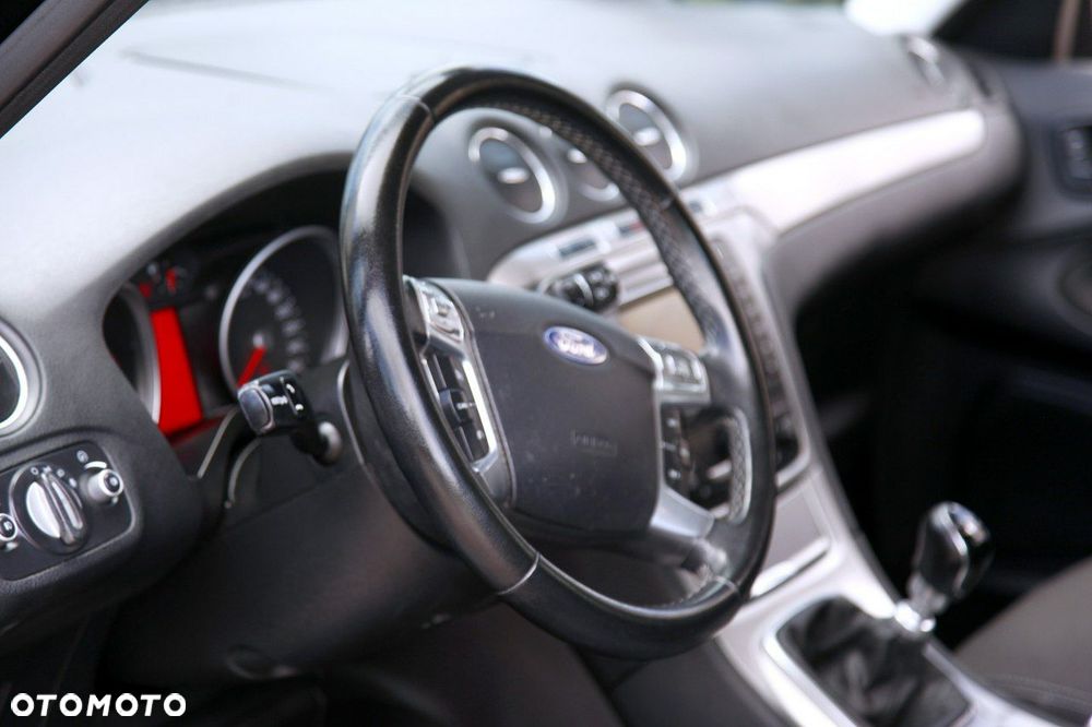 Ford Galaxy - 12