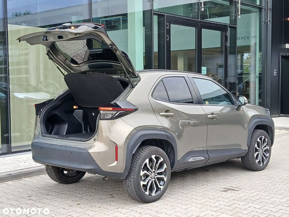 Toyota Yaris Cross Hybrid 1.5 Comfort 4x4 - 36