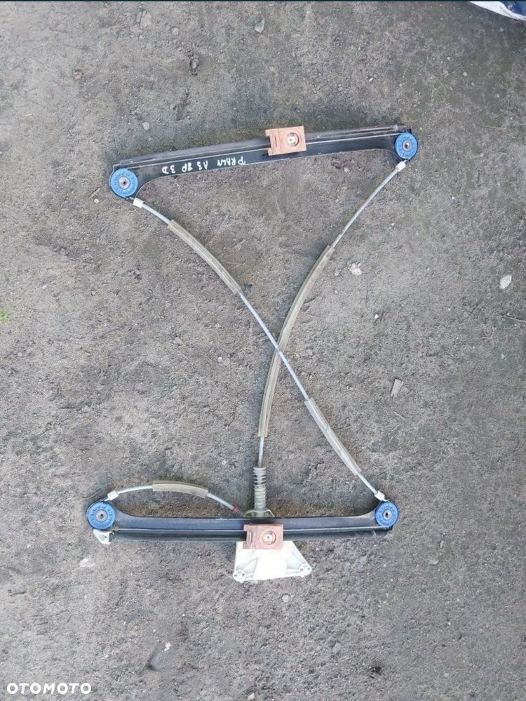Mechanizm podnoszenia szyby prawy  oryginalny audi a3 8p 3d
a3 8p prawy 3d