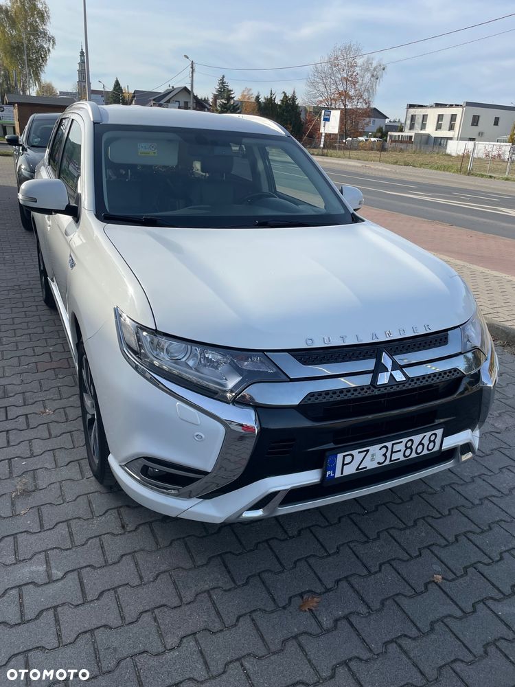 Mitsubishi Outlander - 2