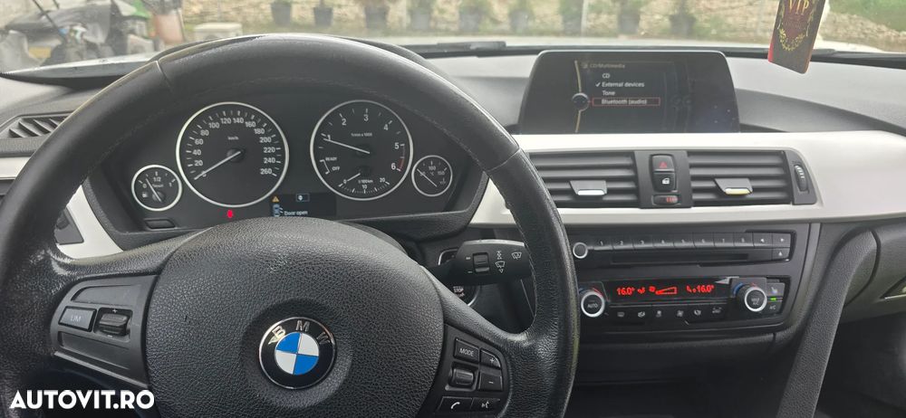 BMW Seria 3 318d - 11