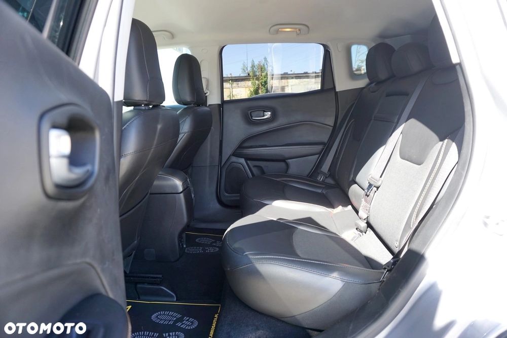 Jeep Compass - 35