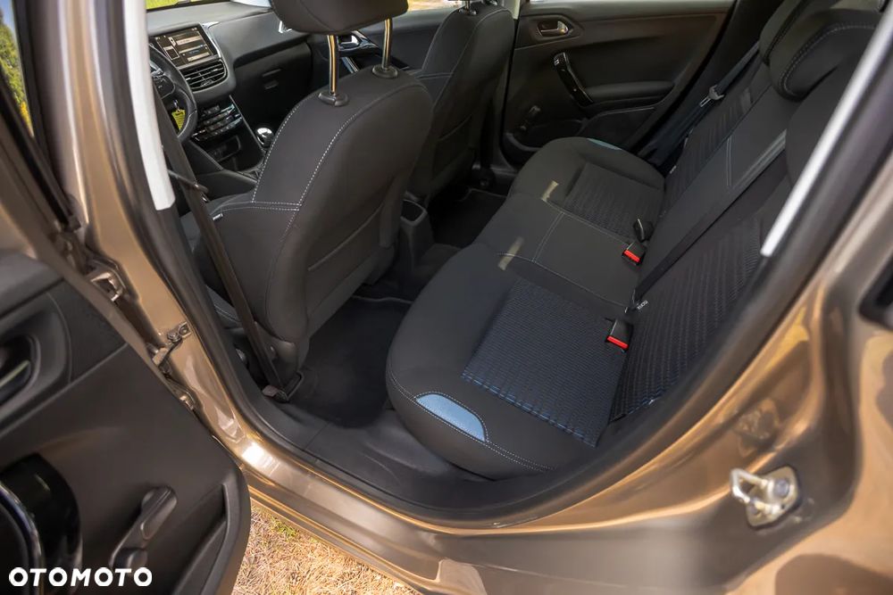 Peugeot 208 e-HDi 115 Stop&Start Allure - 17