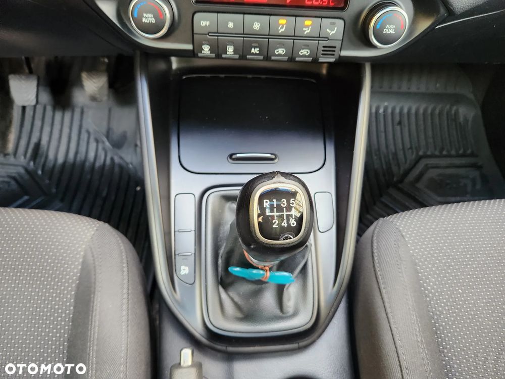 Kia Carens 1.7 CRDi XL 7os - 36