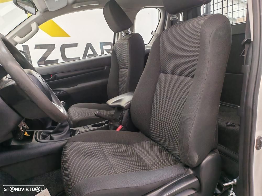 Toyota Hilux 2.4 D-4D 4WD CE 3L - 12