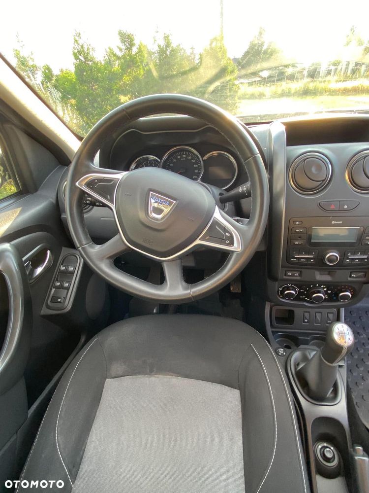Dacia Duster 1.6 SCe Laureate S&S - 12