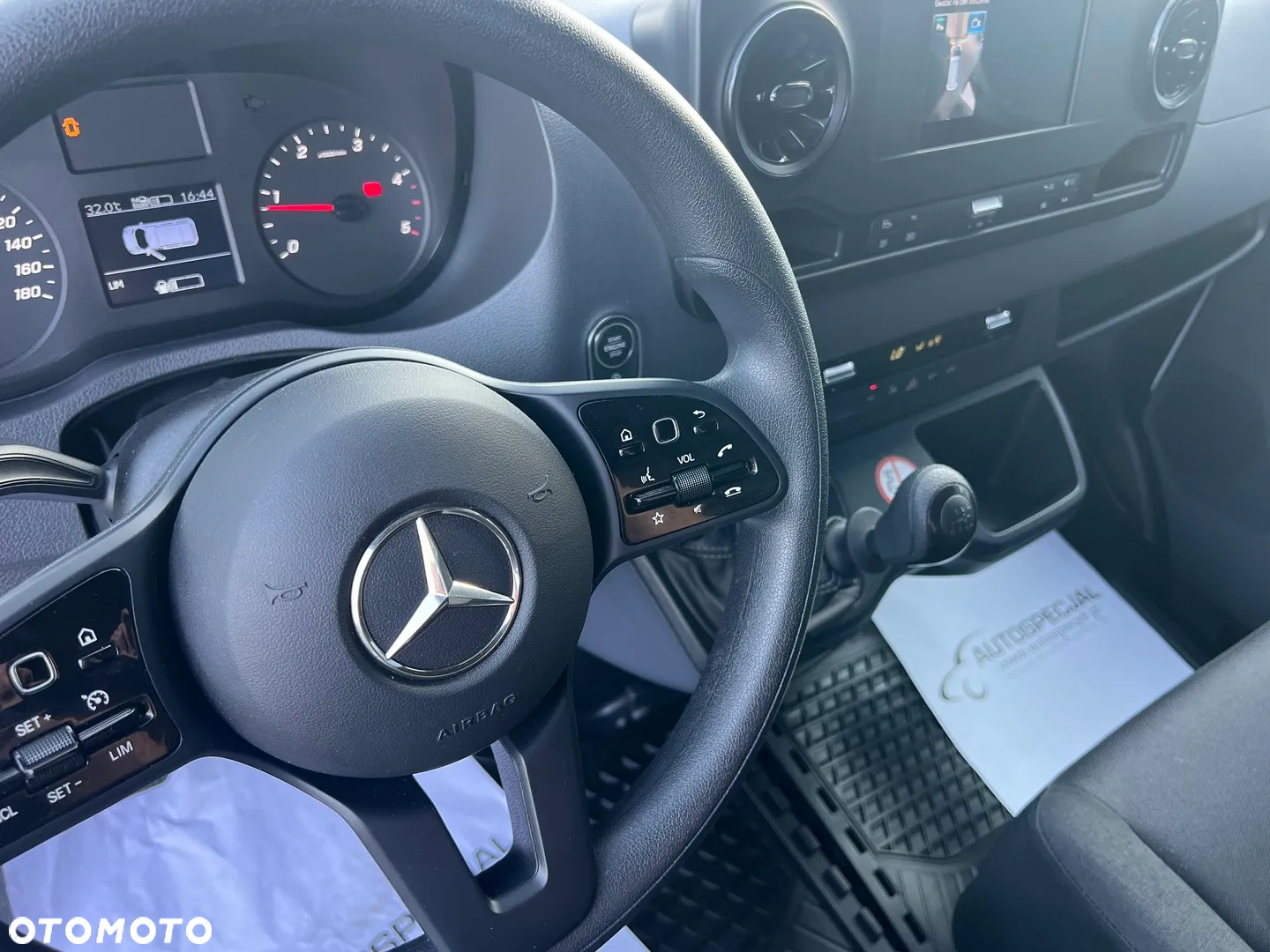 Mercedes-Benz Sprinter - 14
