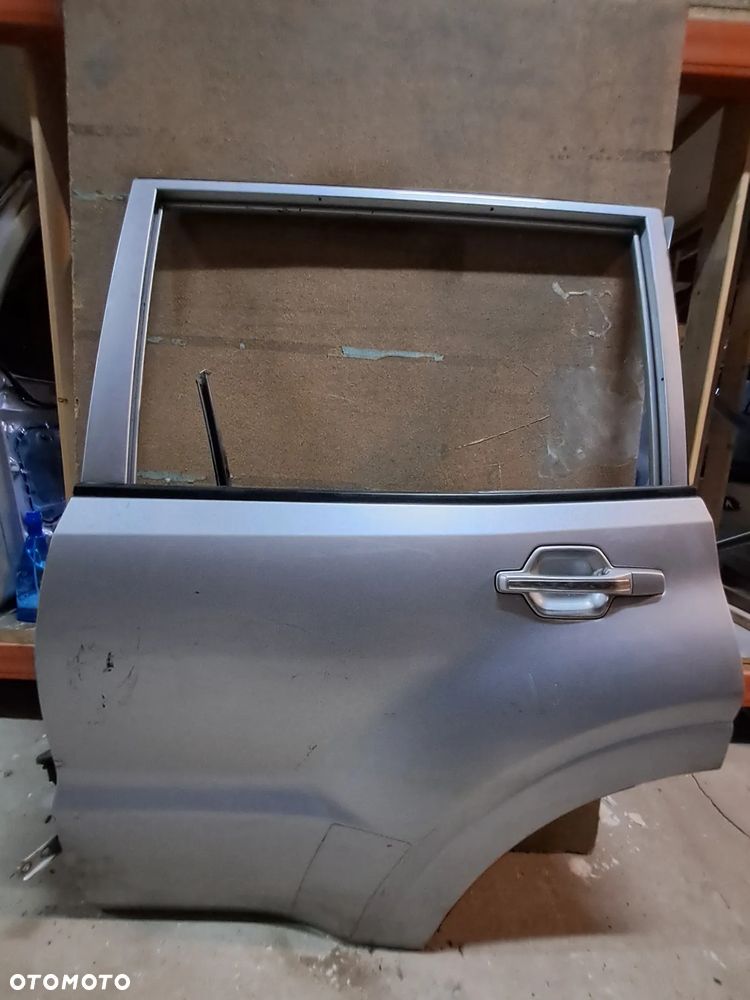 Drzwi Mitsubishi Pajero III 00-06' lewy tył (srebrne)