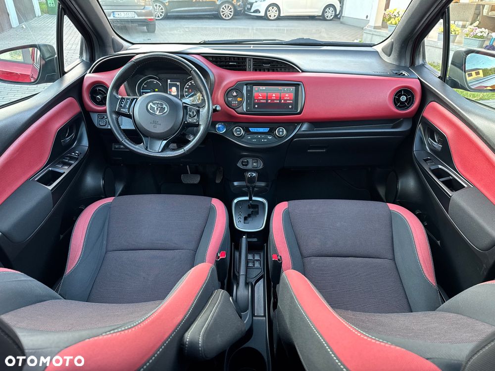 Toyota Yaris Hybrid 100 Selection Platinum - 39