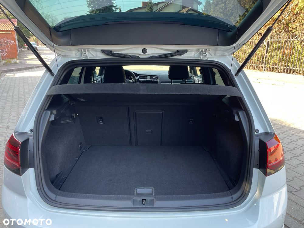 Volkswagen Golf - 11