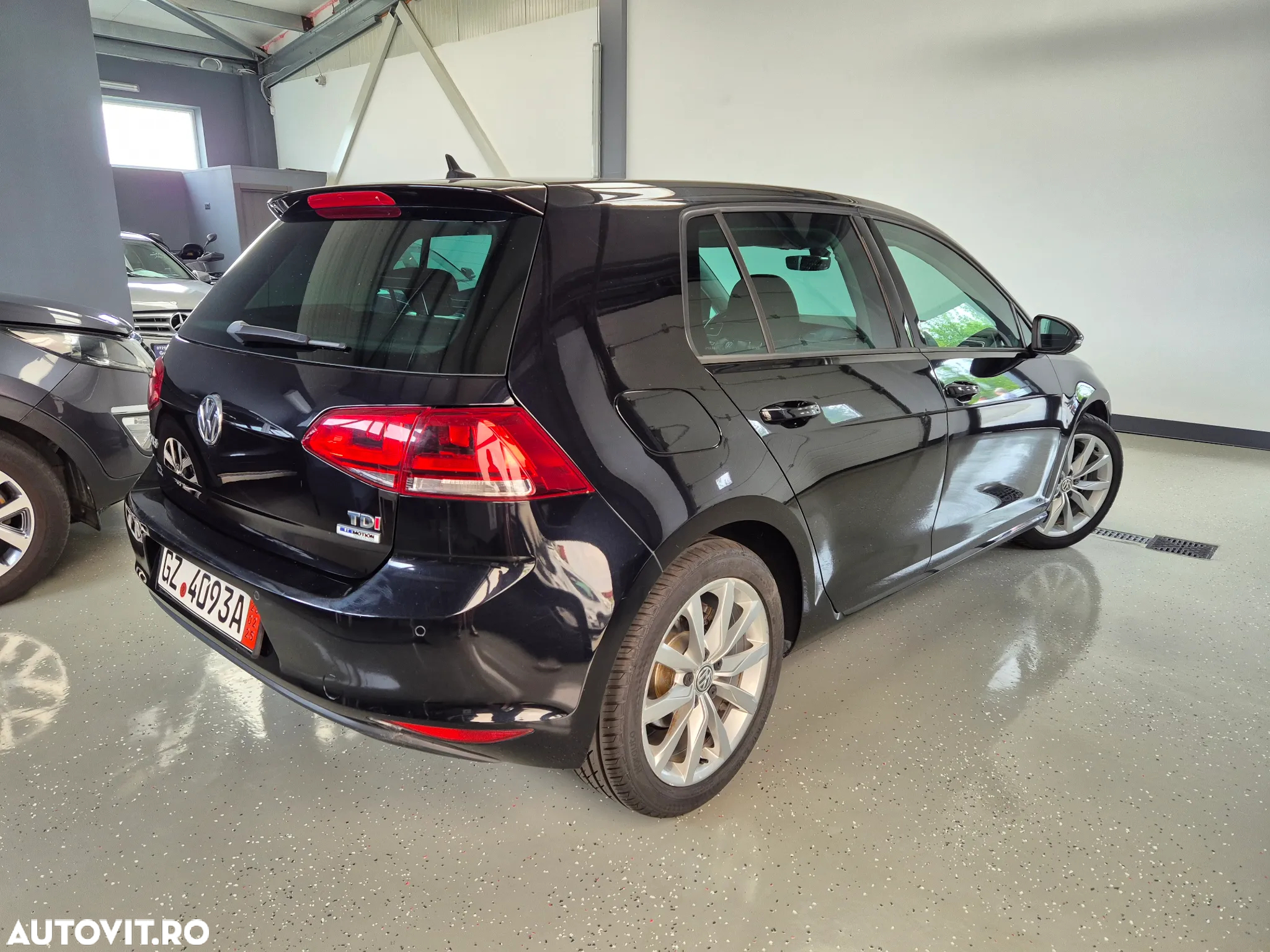 Volkswagen Golf 1.6 TDI DPF BMT DSG Highline - 4