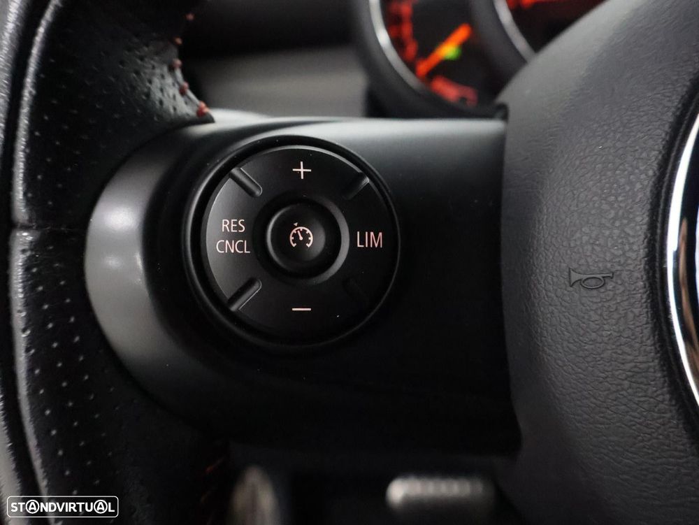 MINI 5 Portas Cooper Auto - 17