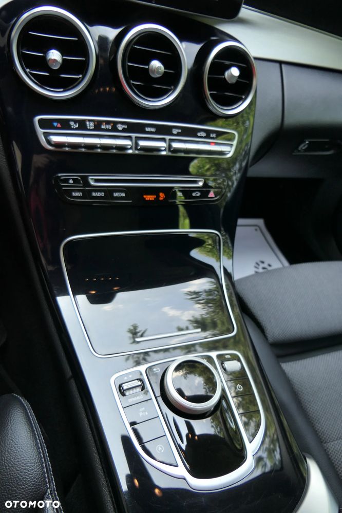 Mercedes-Benz Klasa C 180 7G-TRONIC Edition 1 - 27