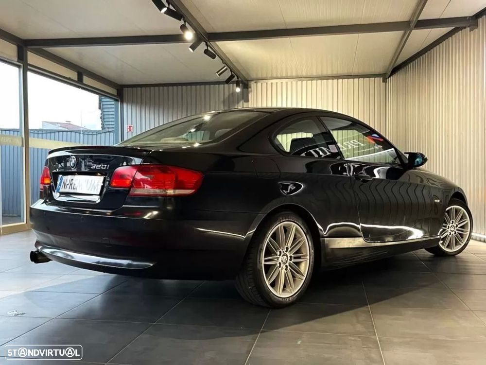 BMW 320 i Coupe - 12