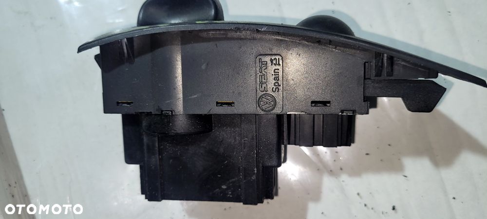 PRZEŁĄCZNIK ŚWIATEŁ VOLKSWAGEN CADDY II - 2